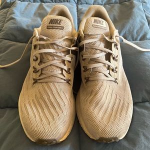 Nike Zoom Structure 22